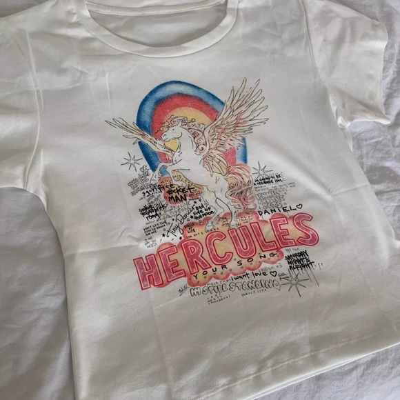 ❤️Hercules Winged Pegasus Unicorn Elton John Tee - Picture 3 of 7